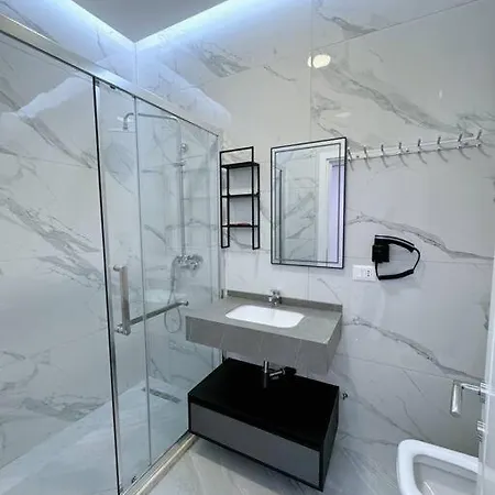 아파트 Aem 1 Bedroom Apt #6 골렘