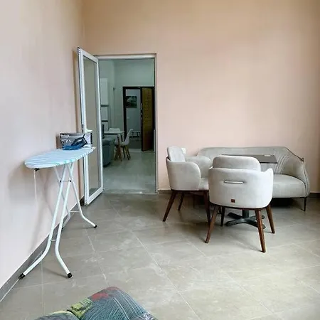 Aem 1 Bedroom Apt #6 * 골렘
